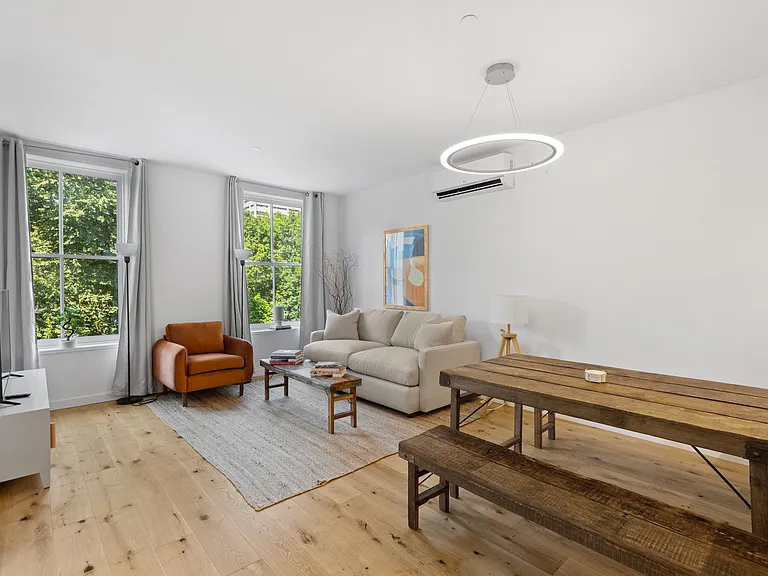 236 E 15th St #3 — Photo 1