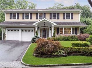 1 Willow Ct, Manhasset, NY 11030