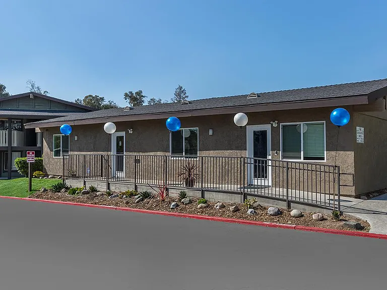 Saddleback Ranch Apartments — Photo 56