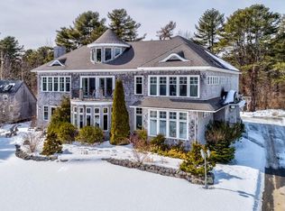 51 Maquoit Dr, Freeport, ME 04032