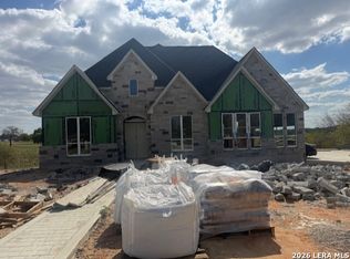 121 N Abrego Xing, Floresville, TX 78114