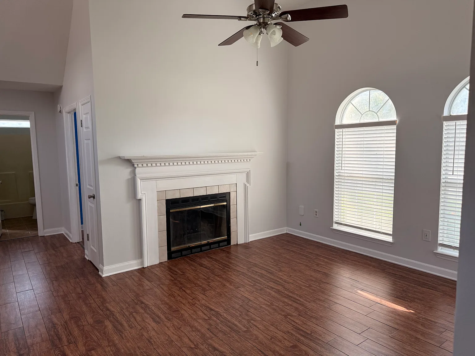 3 bed, 1033 sqft, $2,100 — Photo 2