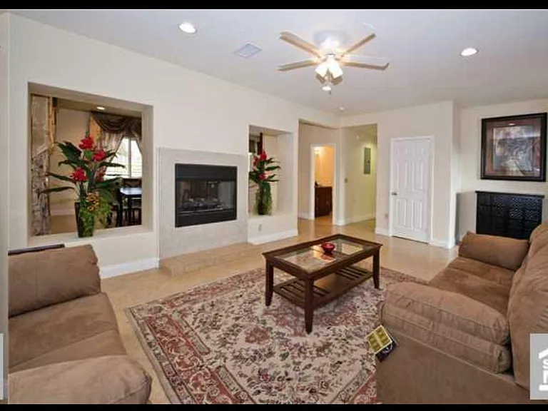 2951 Brea Blvd — Photo 1