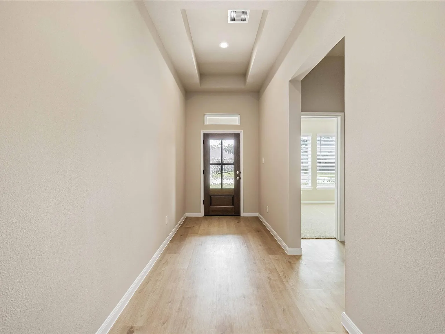 4 bed, 2.0 bath, 1981 sqft, $2,400 — Photo 4