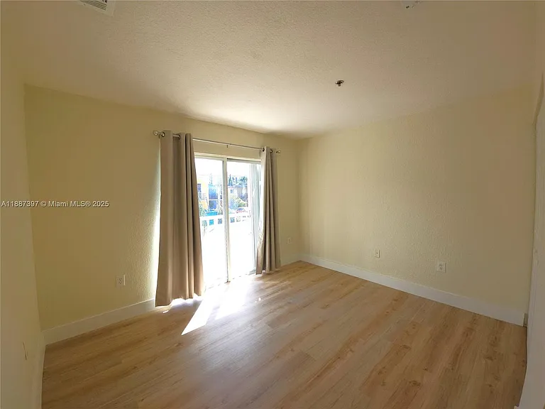 437 SW 7th St #201 — Photo 9