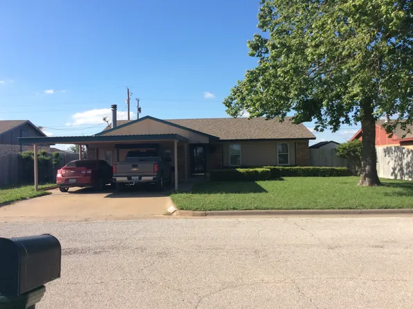 1318 Highland Dr, Olney, TX 76374