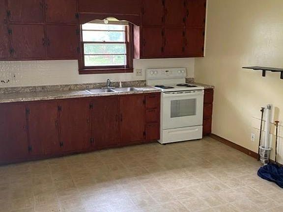 3rd image of 807 5th St