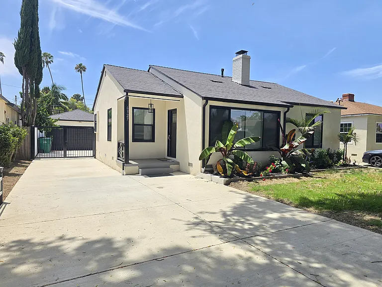 6327 California Ave — Photo 1