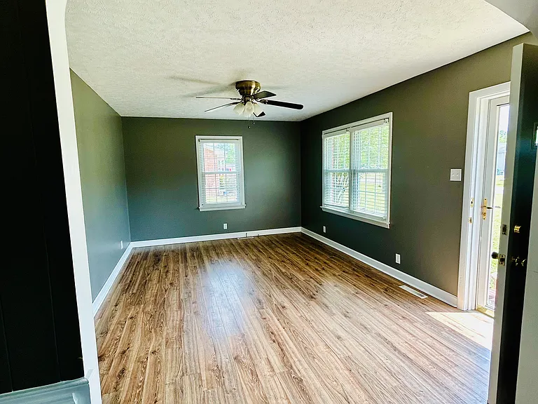 104 Oak Knoll Dr — Photo 4