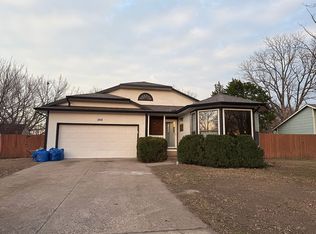 260 N Willo Esque St, Wichita, KS 67212