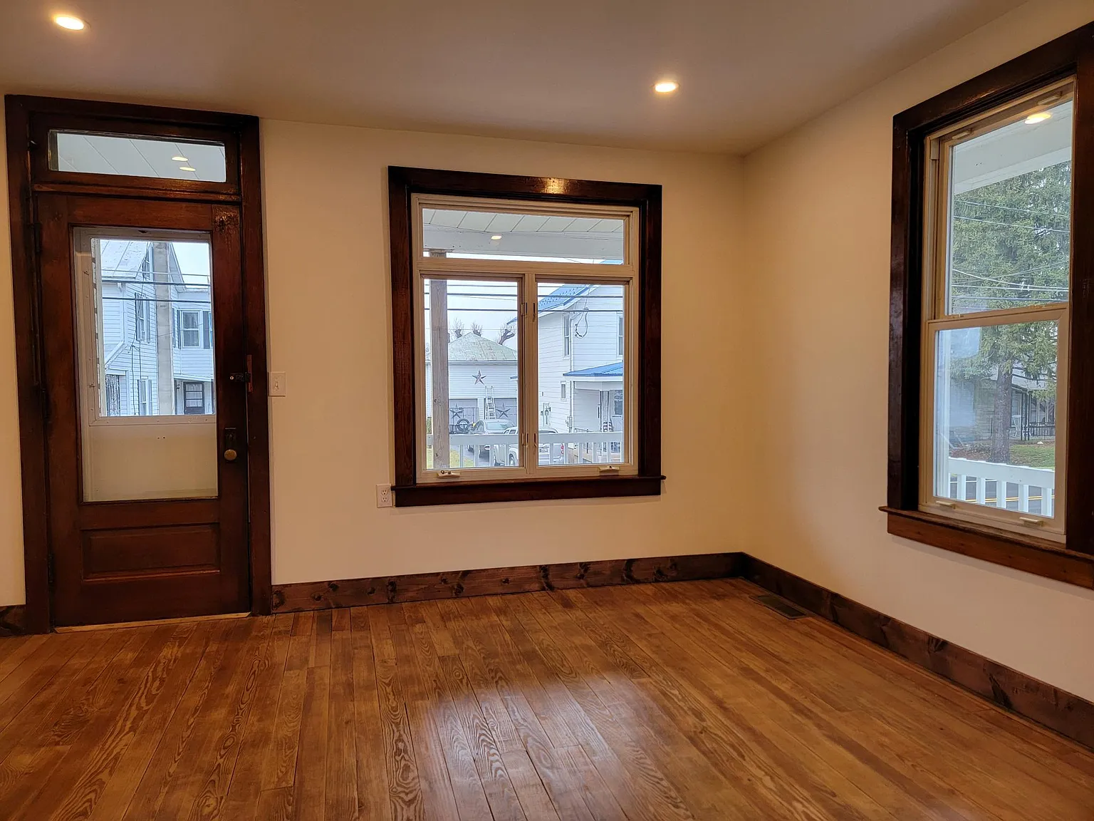 2 bed, 1.5 bath, 1095 sqft, $1,250 — Photo 3