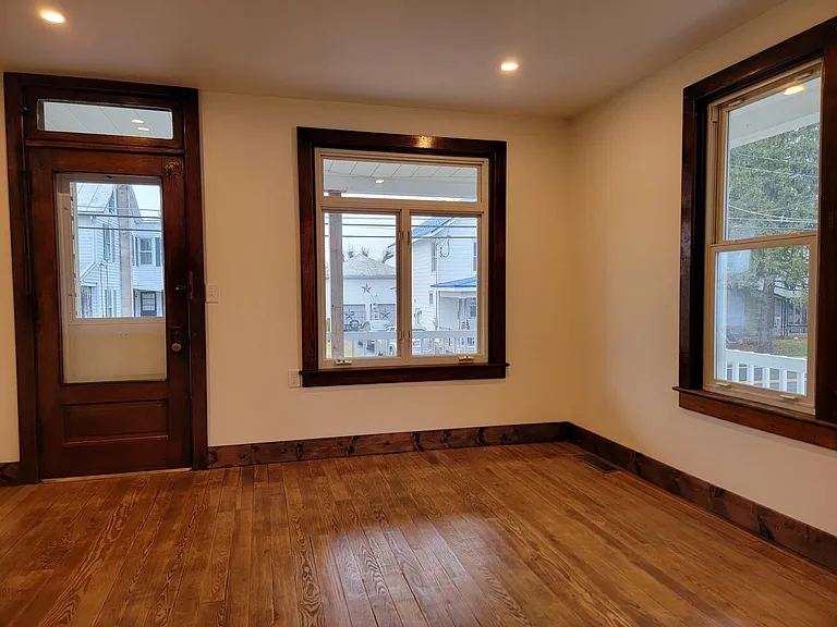 212 W Main St — Photo 3