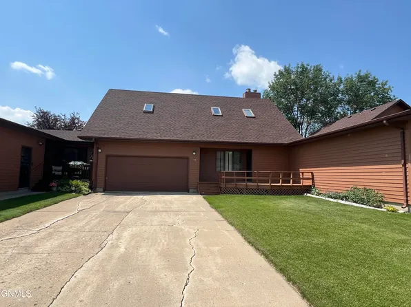 2213 N Main Ct, Williston, ND 58801