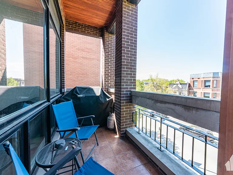 1133 W Addison St #3 — Photo 19