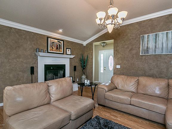 4th image of 1605 SE 36th Ave