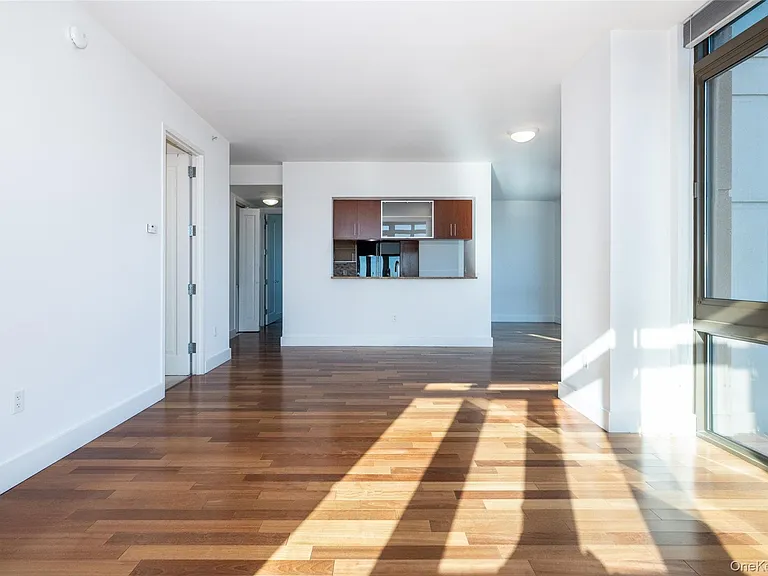 175 Huguenot St #1402 — Photo 10
