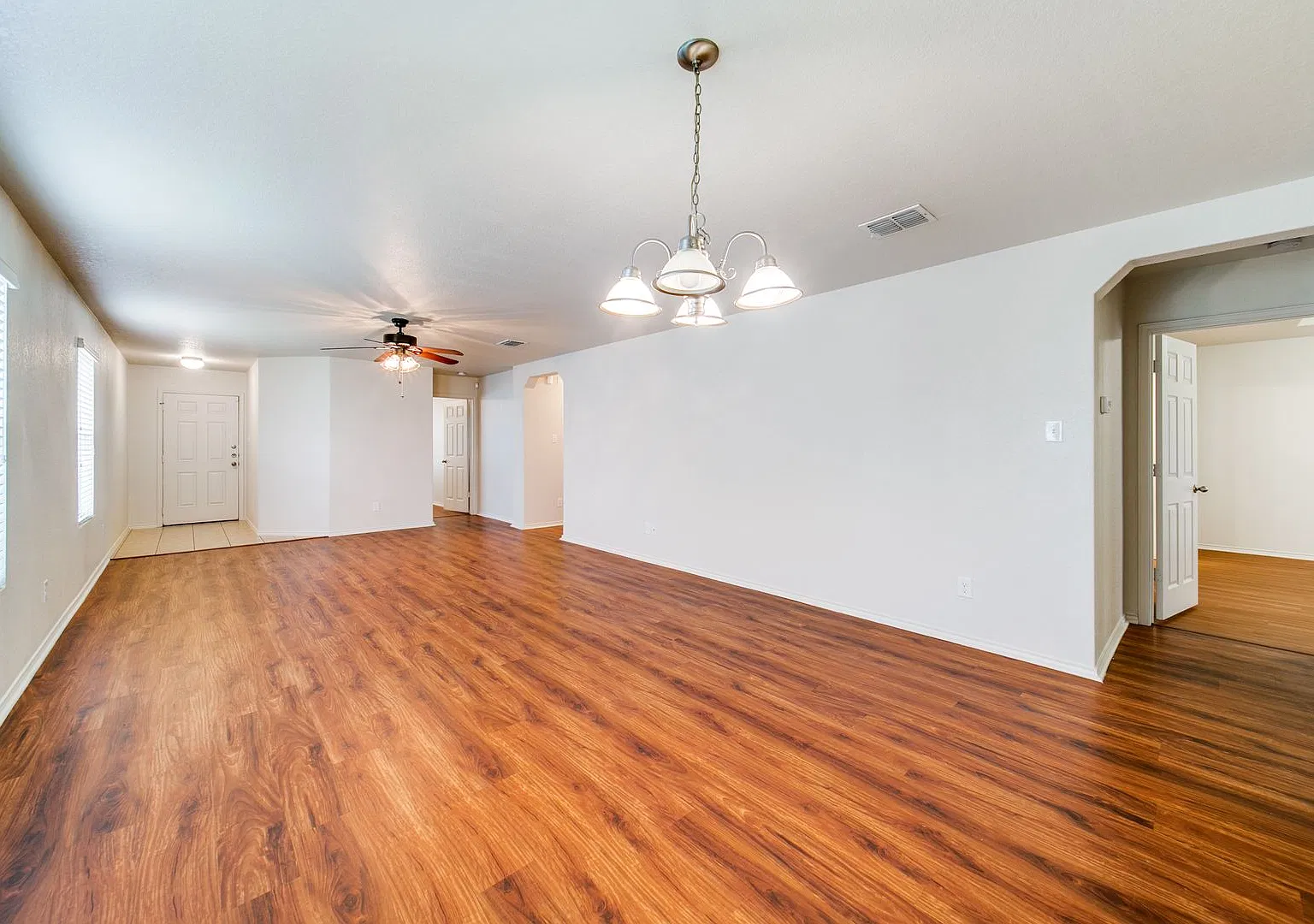 Charming 3-Bedroom Home in Selma | No Carpet | Covered Patio | Near Randolph AFB — Photo 4
