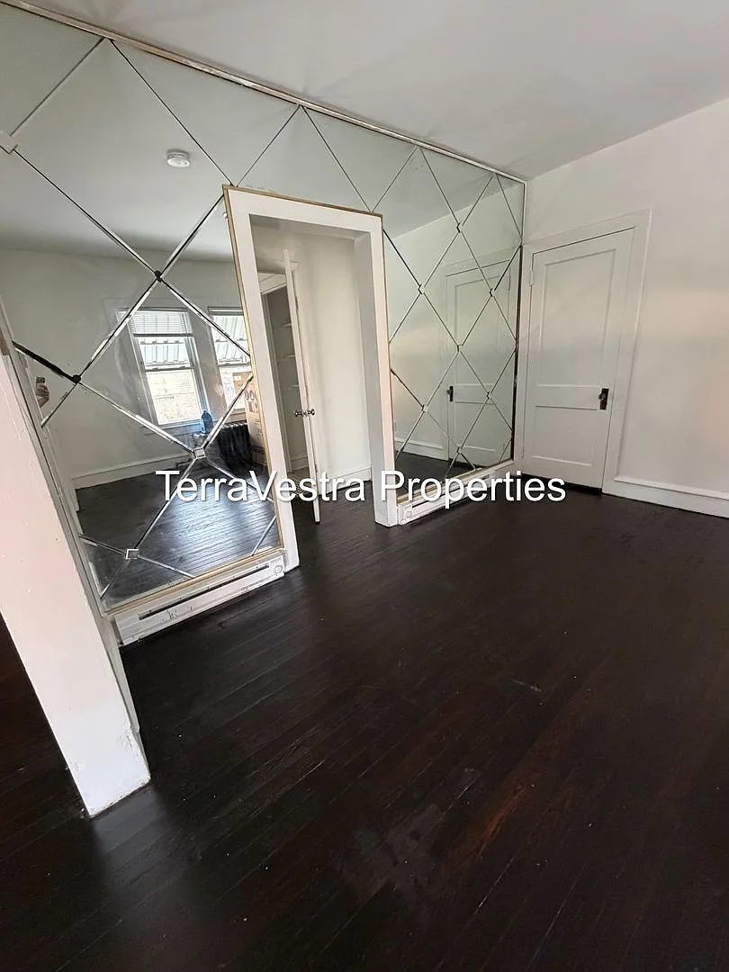 424 W Broad Street — Photo 4