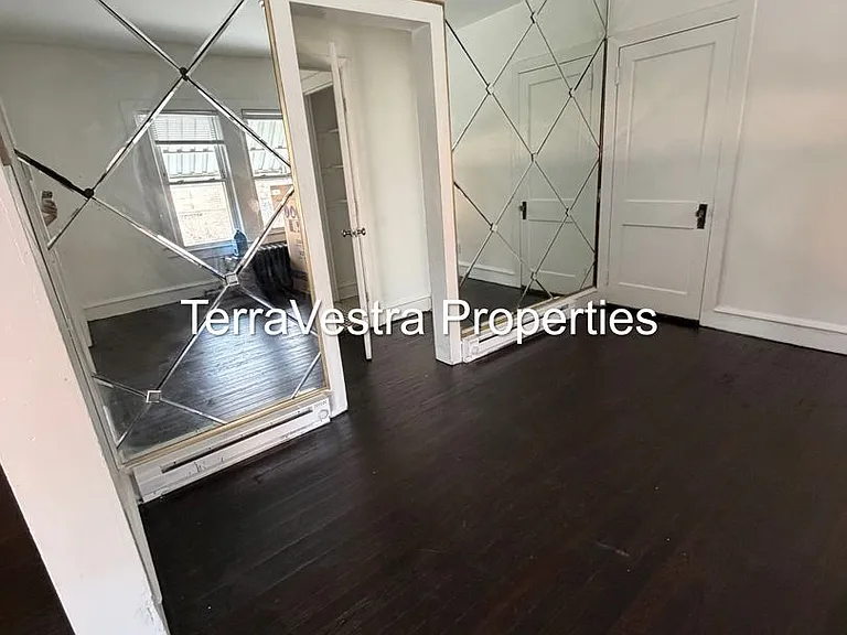 424 W Broad Street — Photo 15