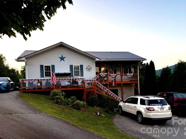 100 Barefoot Rdg, Clyde, NC 28721