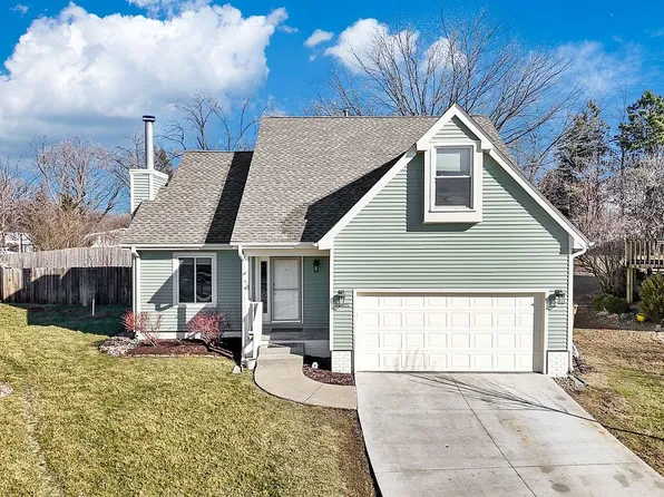 5305 Meadow Pl, West Des Moines, IA 50266