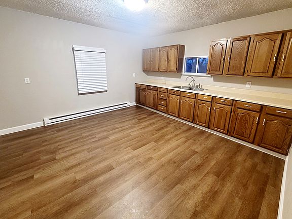 Kitchen
Measurements approx 13.5x13