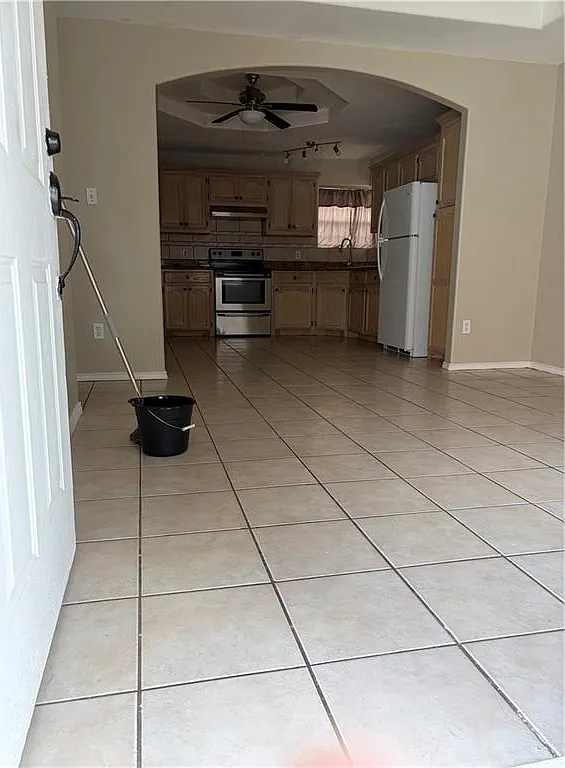 2 bed, 2.0 bath, 945 sqft, $800 — Photo 2
