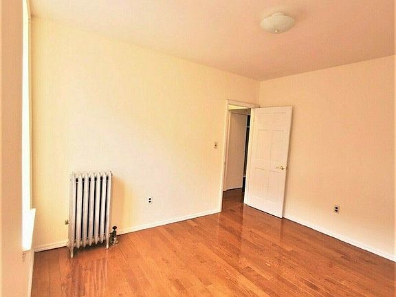 5th image of 517 W 212th St APT 4A