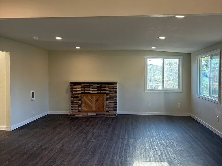 1460 Cascade Dr — Photo 9