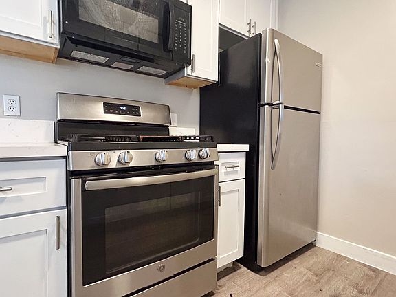 2nd image of 424 Emerald Ave APT E