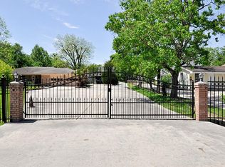 14315 Henry Rd, Houston, TX 77060