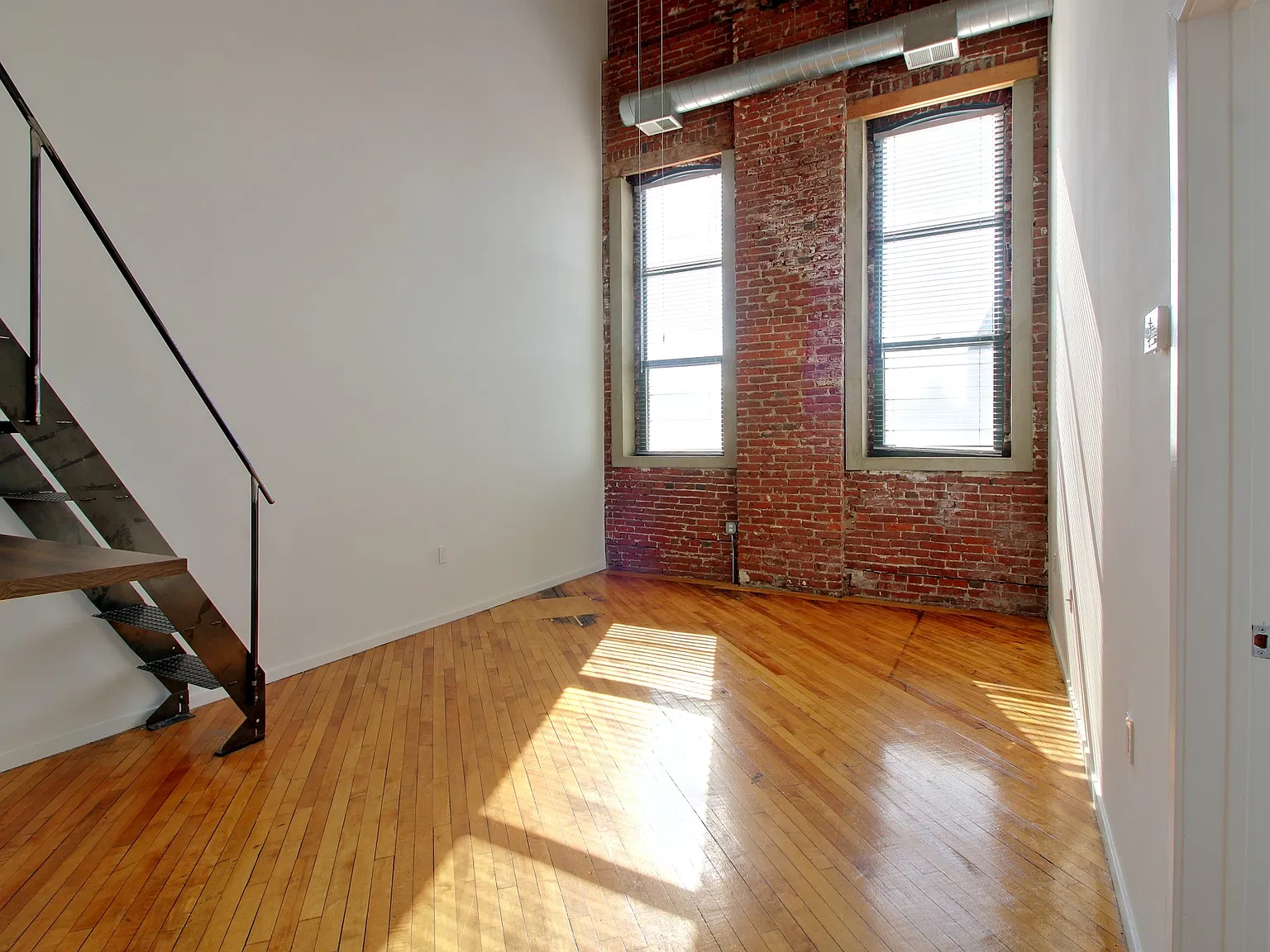 1 bed, 920 sqft, $1,900 — Photo 4