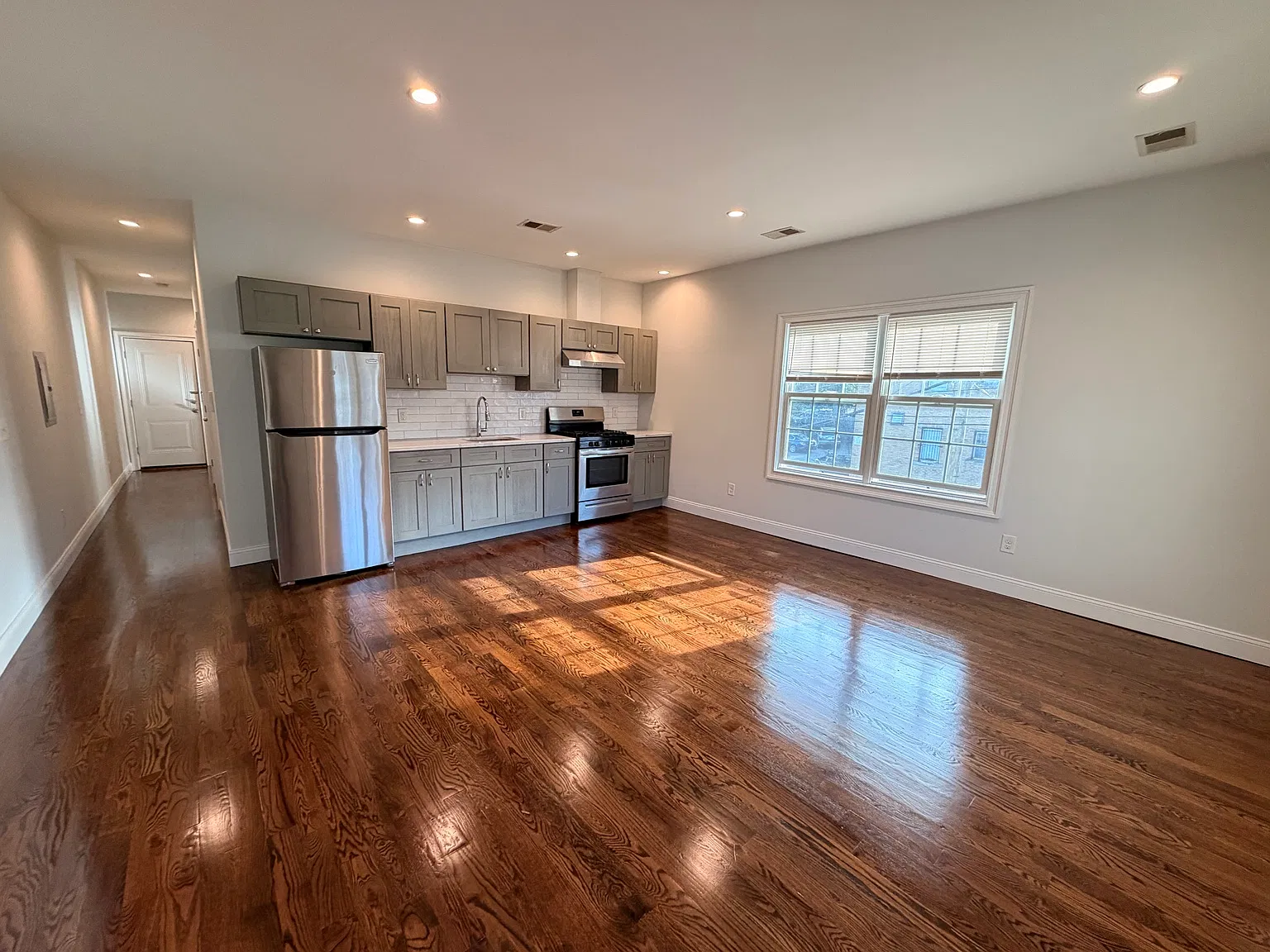 2 bed, 1200 sqft, $2,300 — Photo 4
