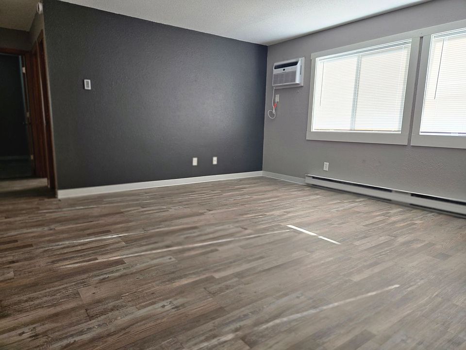 1st image of 1515 College Way APT 101
