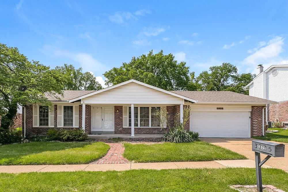3 bed, 2.0 bath, 1828 sqft, $2,330 — Photo 1