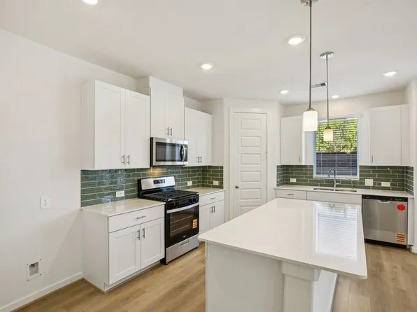 703 Sand Dollar Dr, Kemah, TX 77565