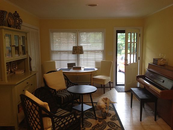 Den with separate entrance