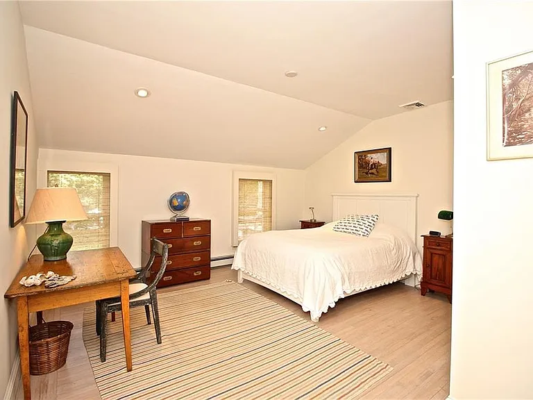 215 Coggeshall Ave — Photo 30