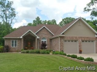104 Seven Oaks Dr, Jacksonville, IL 62650