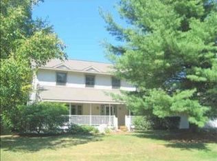 9205 N Pointewoods Rd, Charlevoix, MI 49720