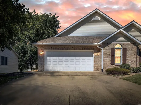 2 Berry Patch Ln, Glen Carbon, IL 62034