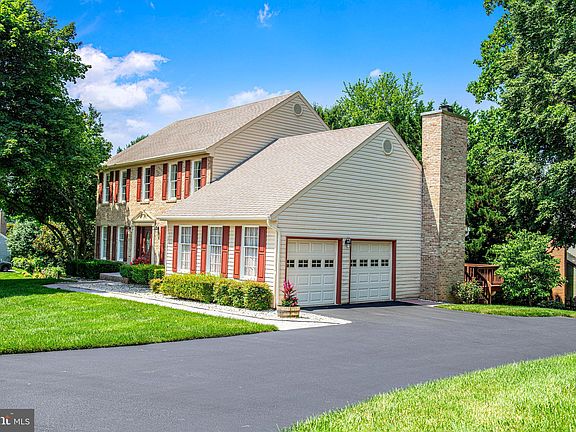 4th image of 1300 Henderson Ct