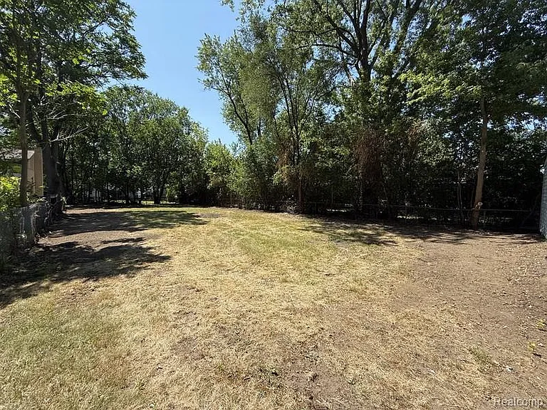 3086 Margaret St — Photo 14
