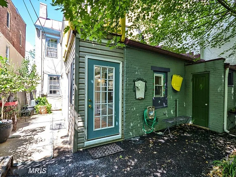 340 N Market St — Photo 37