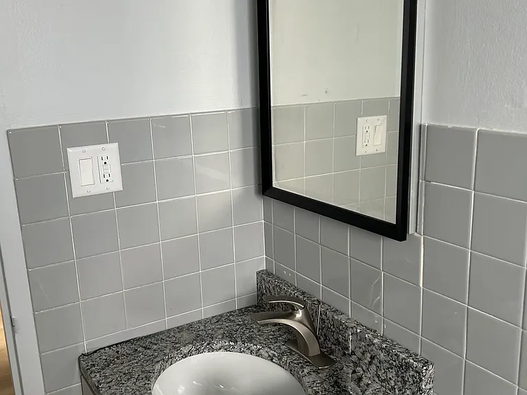 1774 E Oakton St — Photo 2