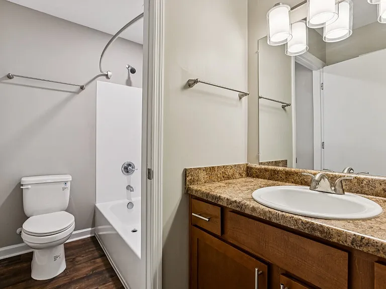 Ashford Place Apartments — Photo 32