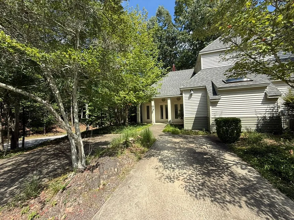 380 Butternut Dr