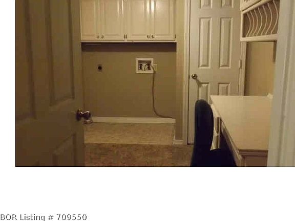 5th image of 112 W Elm St