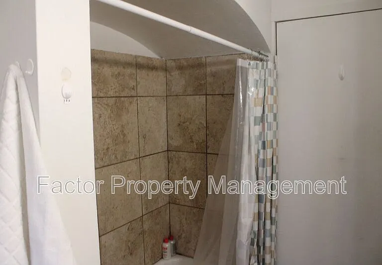 328 N 6th St #2 — Photo 14