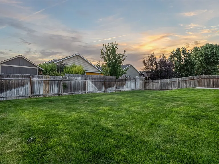 19373 Hodson Creek Ave — Photo 18